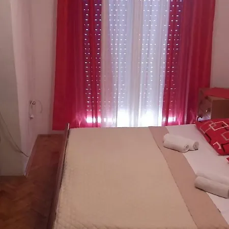 Apartment Lara *