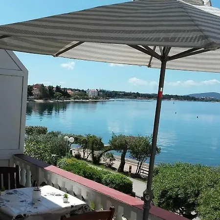 Lara Apartment *