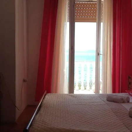 Apartment Lara
