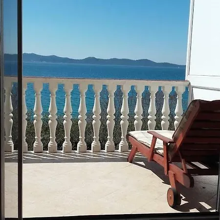 Lara * Zadar