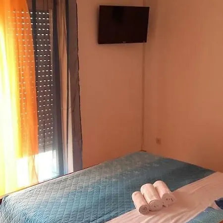 Lara Apartment *