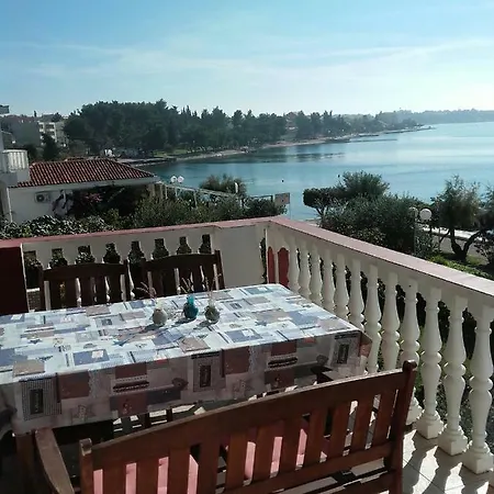 Lara Apartment *