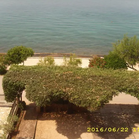 Lara Apartment *